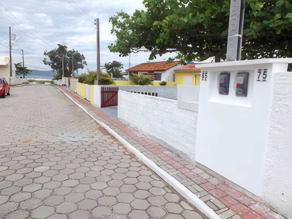 Aprox 50 metros da praia 