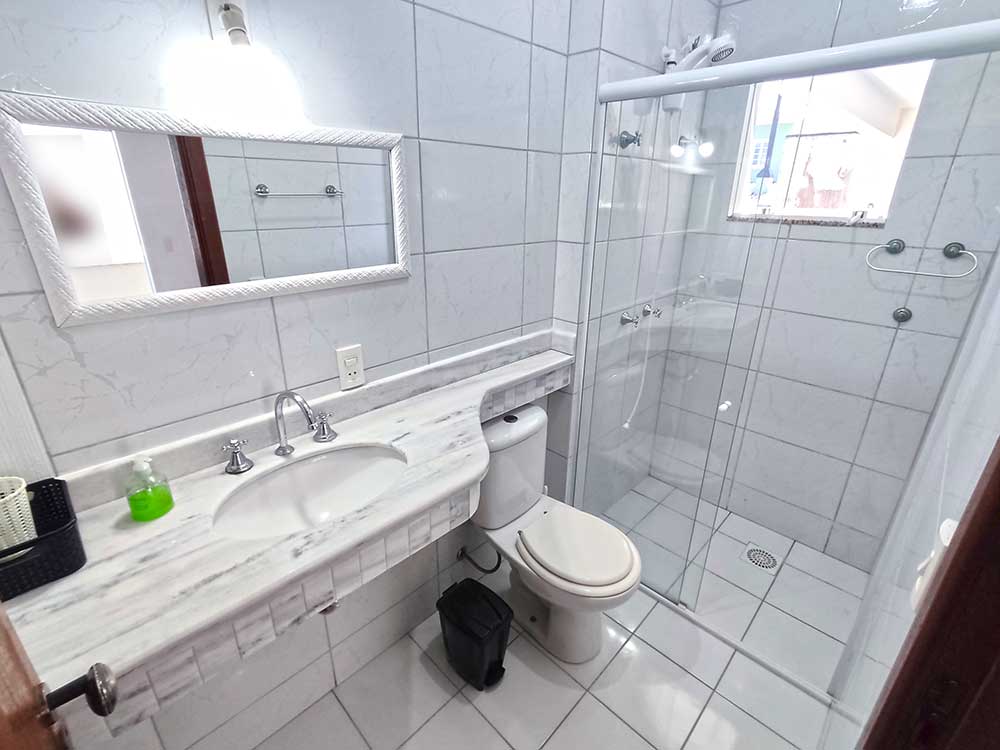 Banheiro (suíte 02)